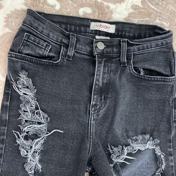 High Rise
Relaxed Fit
Distressing Throughout
Zipper + Button-Front Closure - Picture 8 of 12